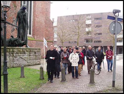 Langs het standbeeld van Quiring